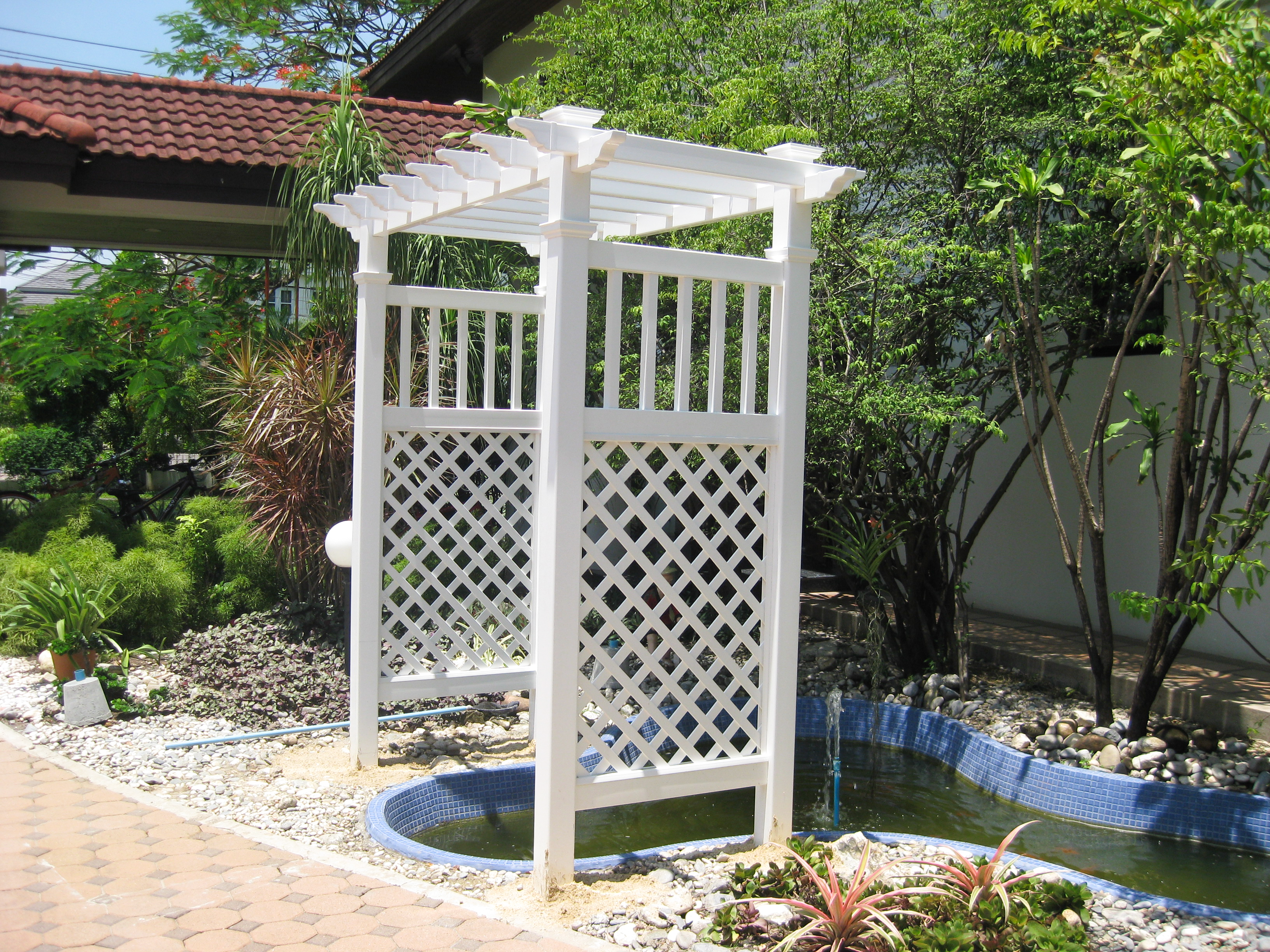 Tree Pergola with Panel