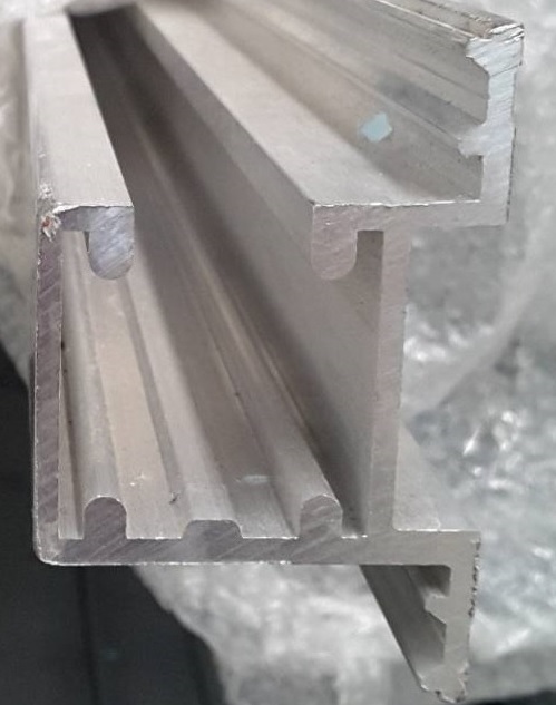 รางล้อประตูบานเฟี้ยม ยาว 4เมตร