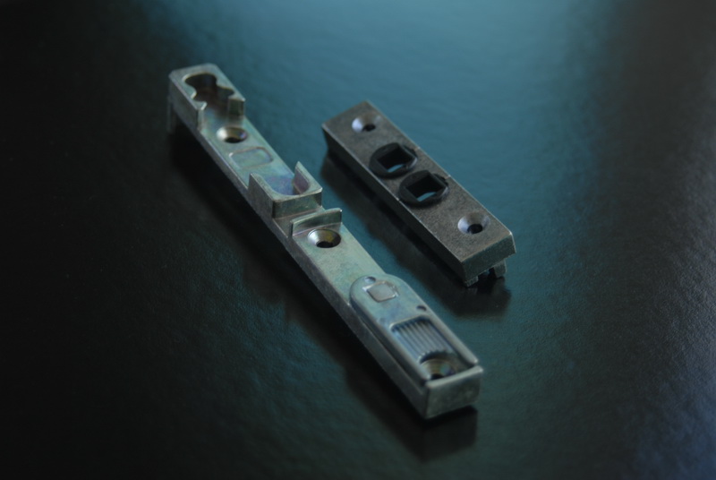 กลอนประตูเปิดคู่